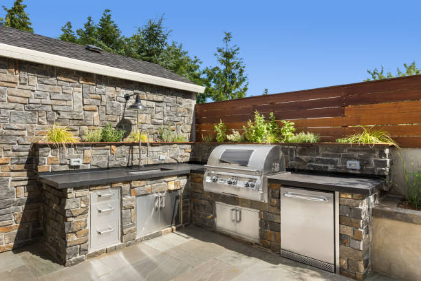 Outdoor Kitchens & Living